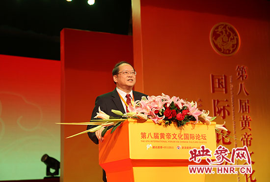 臺灣大學哲學系教授、美國耶魯大學哲學博士傅佩榮做演講