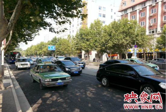 “無(wú)車日”仍有許多私家車主選擇開(kāi)車上路。