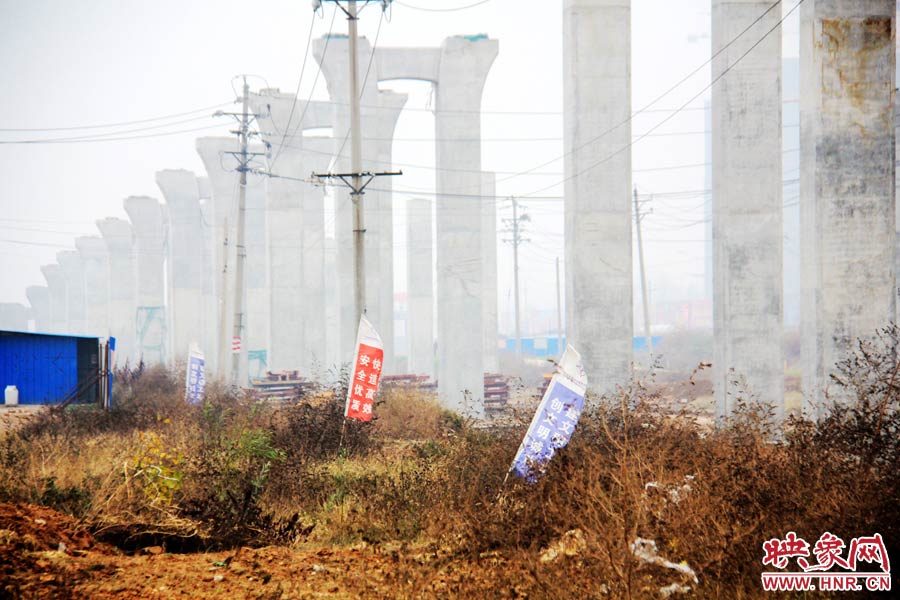 整個京廣快速路南段工程共分為六個工區(qū)，柴鍋轉盤處是京廣快速路南段三工區(qū)的施工區(qū)域。