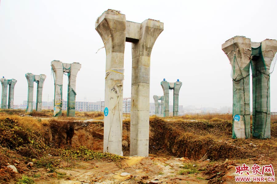 相關負責人也對外表示，投資15個億的項目，實際到賬的只有6000多萬元，所以工程被迫停下。