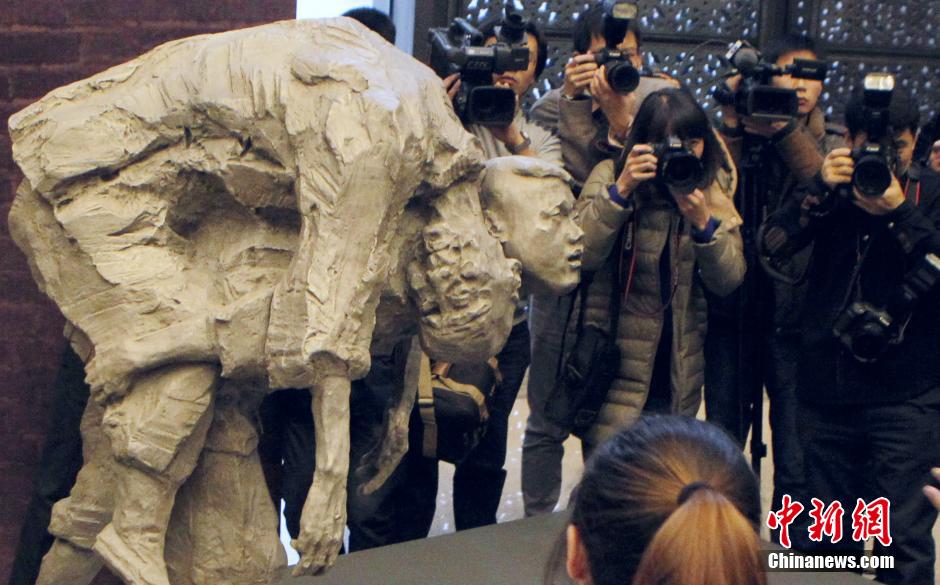 紀(jì)念南京大屠殺遇難同胞雕塑展亮相國家博物館
