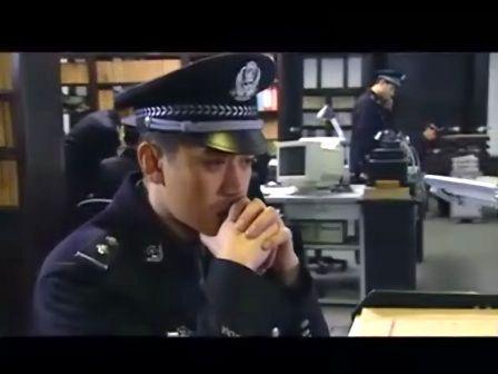 王學(xué)兵在《絕對(duì)控制》中扮演緝毒警察薛冰。