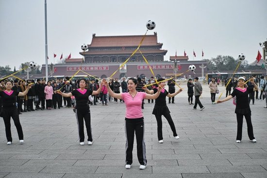 大媽天安門前跳廣場(chǎng)舞 3分鐘后被工作人員叫停