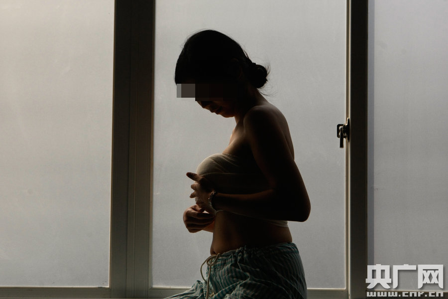 將挑戰(zhàn)國(guó)內(nèi)最大的600cc隆胸假體，誓要成為“中國(guó)最胸辣媽”。