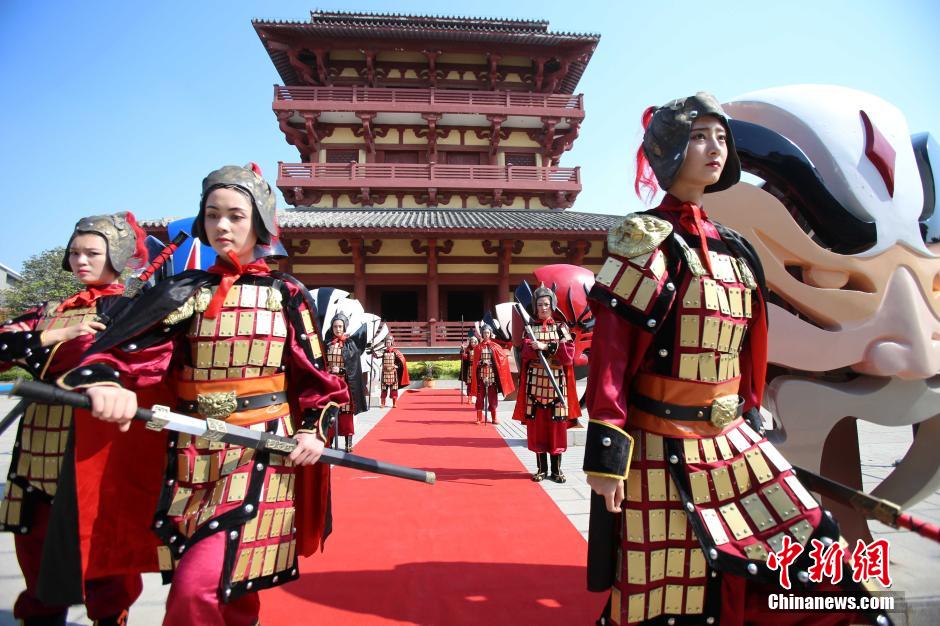 河南三國(guó)文化周 佳麗戎裝演繹“三國(guó)八美”