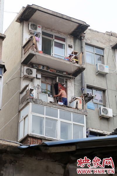 據(jù)了解，該棟房屋建造于1986年，距今已經(jīng)30年。