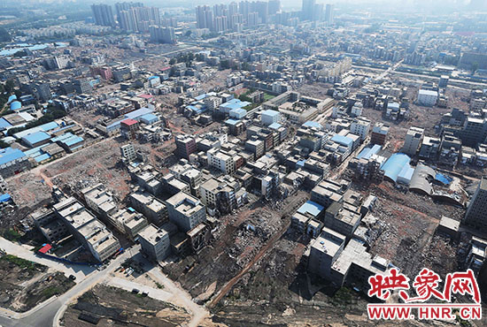 震驚！航拍鄭州城中村拆遷 宛如“地震災(zāi)區(qū)”