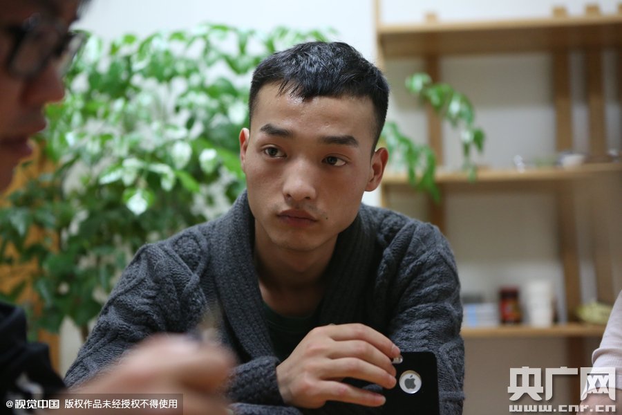 網(wǎng)絡(luò)紅人葉良辰現(xiàn)身浙江臺州，接受記者的專訪。