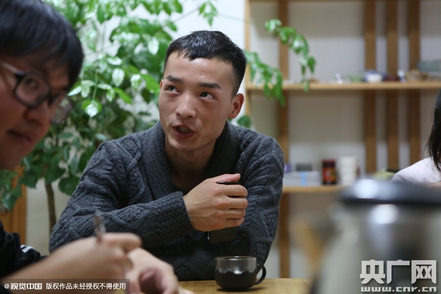 網(wǎng)絡(luò)紅人葉良辰現(xiàn)身浙江臺州，接受記者的專訪。