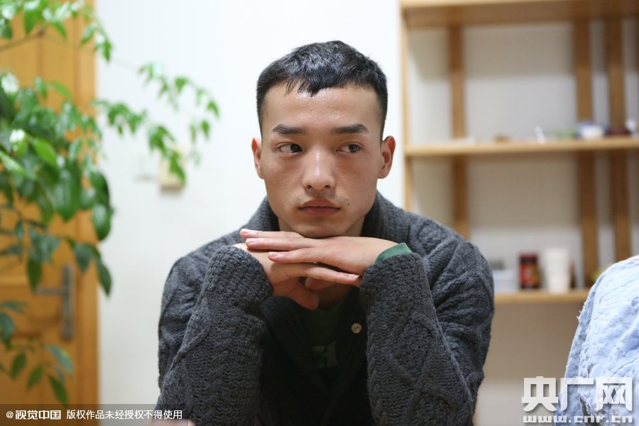 網(wǎng)絡(luò)紅人葉良辰現(xiàn)身浙江臺州，接受記者的專訪。