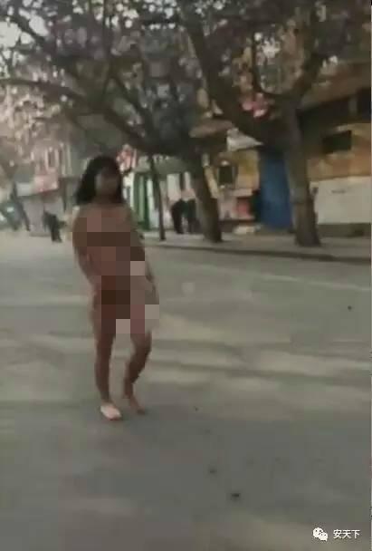 網(wǎng)曝林州街頭一妙齡女子當眾裸奔 疑壓力所致
