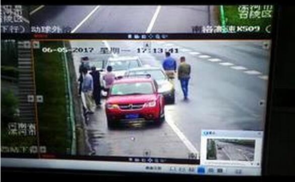 司機在高速應(yīng)急車道停車小便 被記6分罰款200元