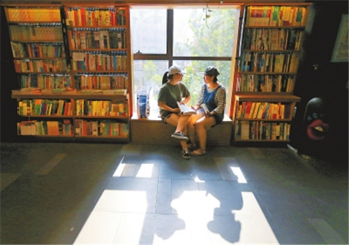 鄭州圖書館每天2萬(wàn)人來(lái)讀書 從早到晚座無(wú)虛席