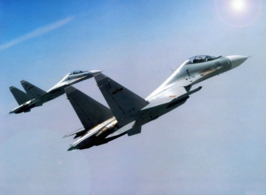 資料圖：解放軍蘇-30戰(zhàn)機。