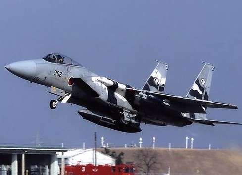 資料圖：日本空軍自衛(wèi)隊F15戰(zhàn)機。