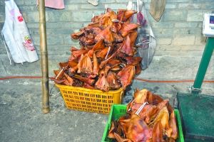 警方現(xiàn)場(chǎng)查獲的Y臘肉。