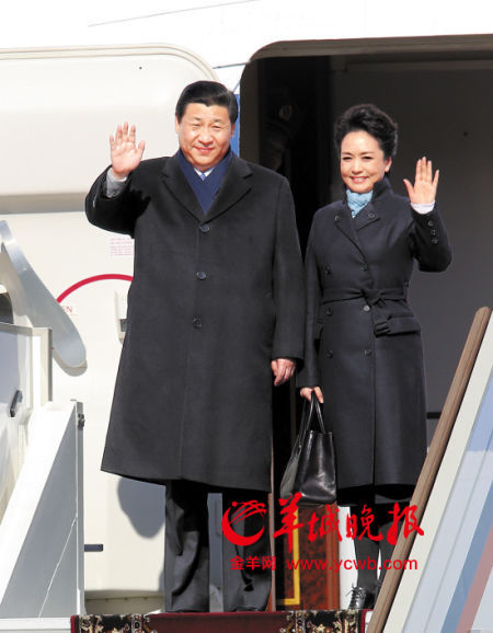 國(guó)家主席習(xí)近平首次出訪俄羅斯，夫人彭麗媛陪同。
