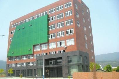 主體已完工的社區(qū)服務(wù)中心。