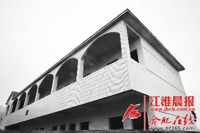 事發(fā)小學(xué)。晨報(bào)記者 高博 攝