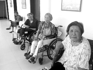 13個老人中，年齡最大的已經(jīng)99歲