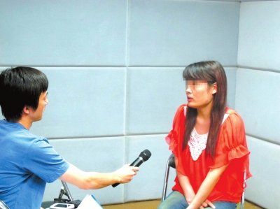 醫(yī)藥代表王慧在接受媒體采訪。記者 袁國禮/攝