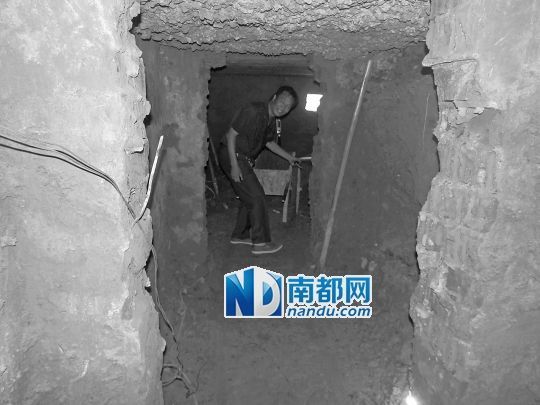 昨日，工人在地宮內(nèi)。CFP圖片