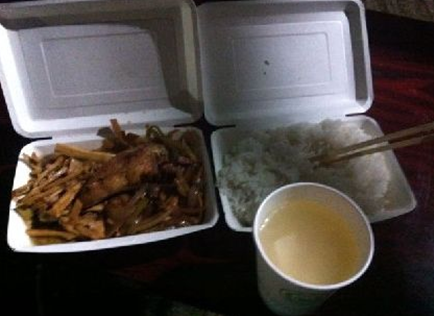 45元的盒飯,三菜一湯。