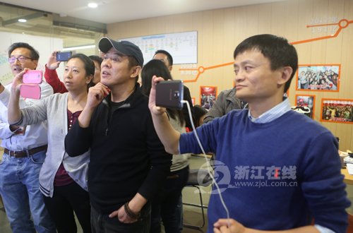 李連杰現(xiàn)身阿里巴巴，助陣雙十一。