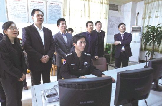 國家民政部農(nóng)村社區(qū)驗收評估組對南海區(qū)農(nóng)村社區(qū)建設進行檢查驗收。