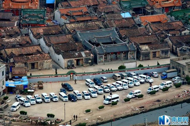 廣東陸豐市長帶隊進駐制毒村 村內(nèi)貼滿禁毒標(biāo)語