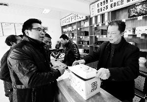 4月2日，福建省古田縣紀(jì)委、監(jiān)察局成立清明節(jié)專項(xiàng)督查組，對(duì)違反“八項(xiàng)規(guī)定”行為進(jìn)行監(jiān)督檢查。新華社發(fā)