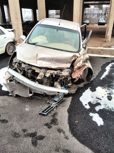 事發(fā)轎車。吳英供圖