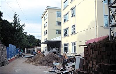 　該山莊目前正在建四星級賓館。新京報記者 吳江 攝