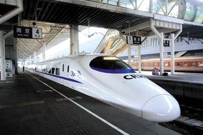 　白皮車 動車，高鐵基本全白色