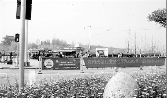 荊州民間組織的倡議活動吸引許多市民關注。