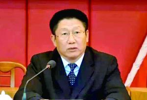 他曾身居要職，在仕途上平步青云，“連跳式”升官；他如今落馬，被查出近乎瘋狂地收受巨額利益、用公款送禮，還隱瞞“裸官”身份、在私企老板的安排下多次嫖娼、參與賭博、與多名女性通奸，被一線辦案人員形容為“五毒俱全”的干部。近日，深圳原市委常委、政法委書記蔣尊玉的貪腐歷程被披露。