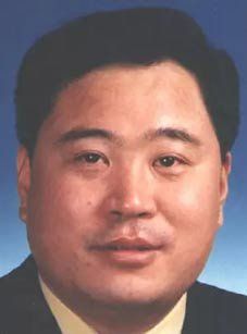 【盤點(diǎn)】“紅色通緝令”嫌犯在國(guó)外如何揮霍？