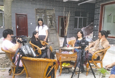 23日，顧少?gòu)?qiáng)接受成都媒體采訪