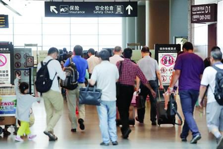 近期乘飛機應(yīng)留足更多的時間以免誤機。/晨報記者 殷立勤