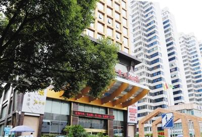 衡陽官員趙安民與之保持聯(lián)系，并邀約女子在這家酒店房間見面。