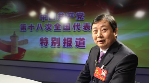 十八大代表，江蘇省江陰市華西村黨委書記、華西集團(tuán)董事長(zhǎng)吳協(xié)恩