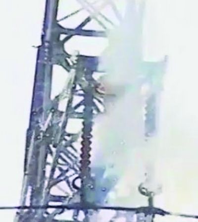 不幸觸電著火。