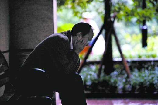 丹丹不能和爸爸進(jìn)行很好的溝通，爸爸傷透了腦筋。