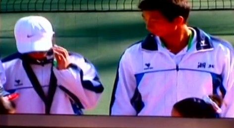 網(wǎng)友曝李娜九運(yùn)會領(lǐng)獎臺上疑被當(dāng)眾扇耳光(圖)