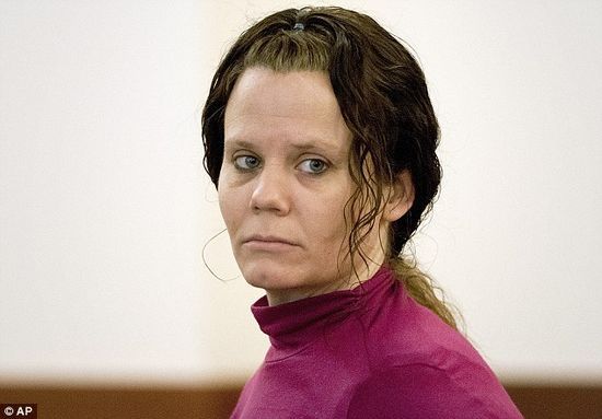 2月12日，勒死朋友并剖腹取嬰的柯里出庭受審。