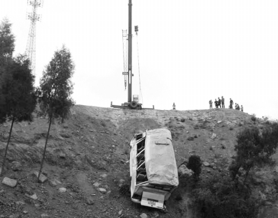 四川19名學(xué)生當群眾演員拍戲 歸途中乘車墜坡