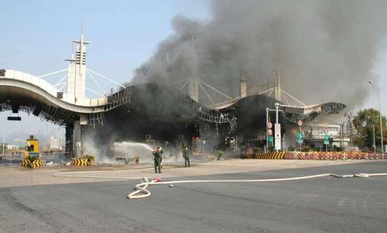 1月16日中午，G60（滬昆）高速浙江段常山收費(fèi)站發(fā)生一起貨車自燃事故