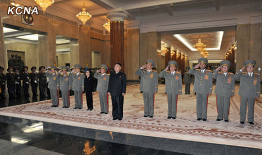 金正恩來到錦繡山太陽宮。圖片來源：朝中社