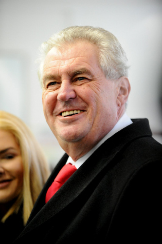 捷克總統(tǒng)直選末輪投票澤曼稱如當(dāng)選不會見達(dá)賴