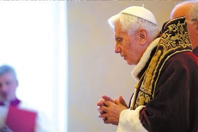 ?11日，本篤十六世出席主教會(huì)議，宣布將于本月28日退位。圖/CFP